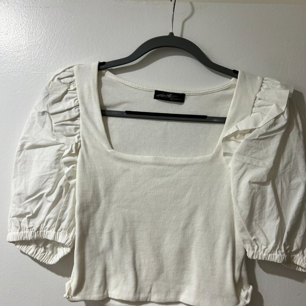 π€β¨ On Twelfth White Puffy Sleeve Top β Size L π€β¨ - Picture 5 of 8